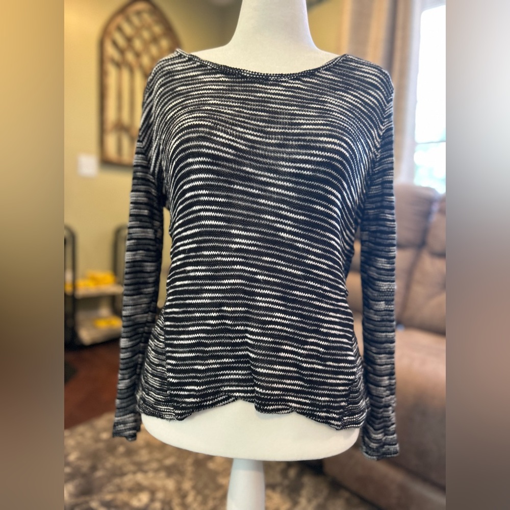 CATO black and white tunic sweater. Lightweight! Perfect for autumn 🍂 🍁